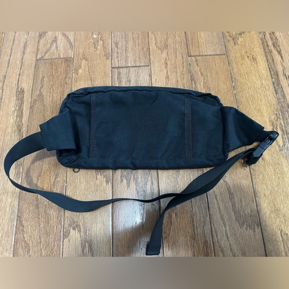 L.L. Bean Black Vintage Belt Bag - Picture 5 of 6